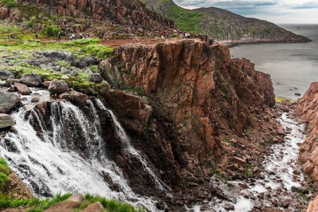 Батарейский водопад в Териберке