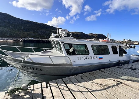 Катер в Териберке