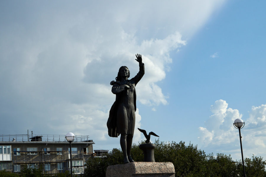 Памятник «Ждущая»