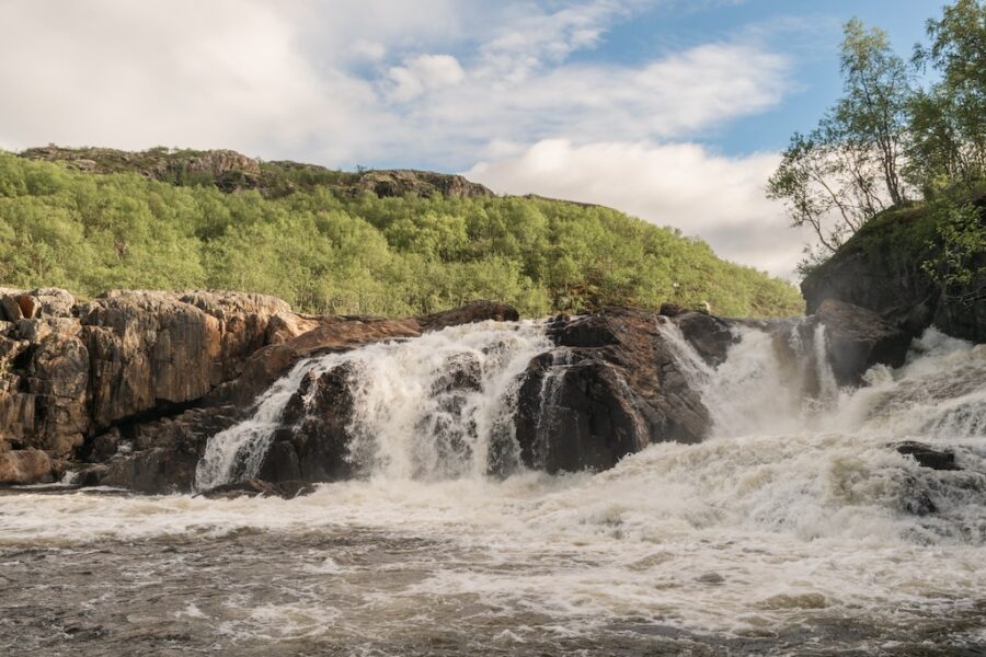 Каскадный водопад на Кольском полуострове