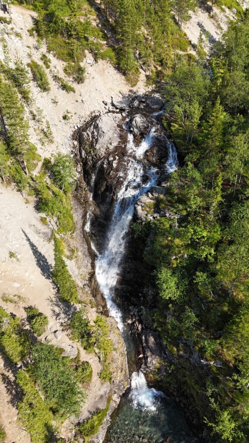 Водопад Красивый Рисйокский